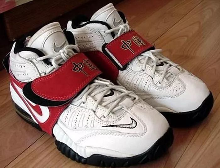 昙花一现的配件极致,篮球鞋穿过的酷炫“小马甲”大盘点