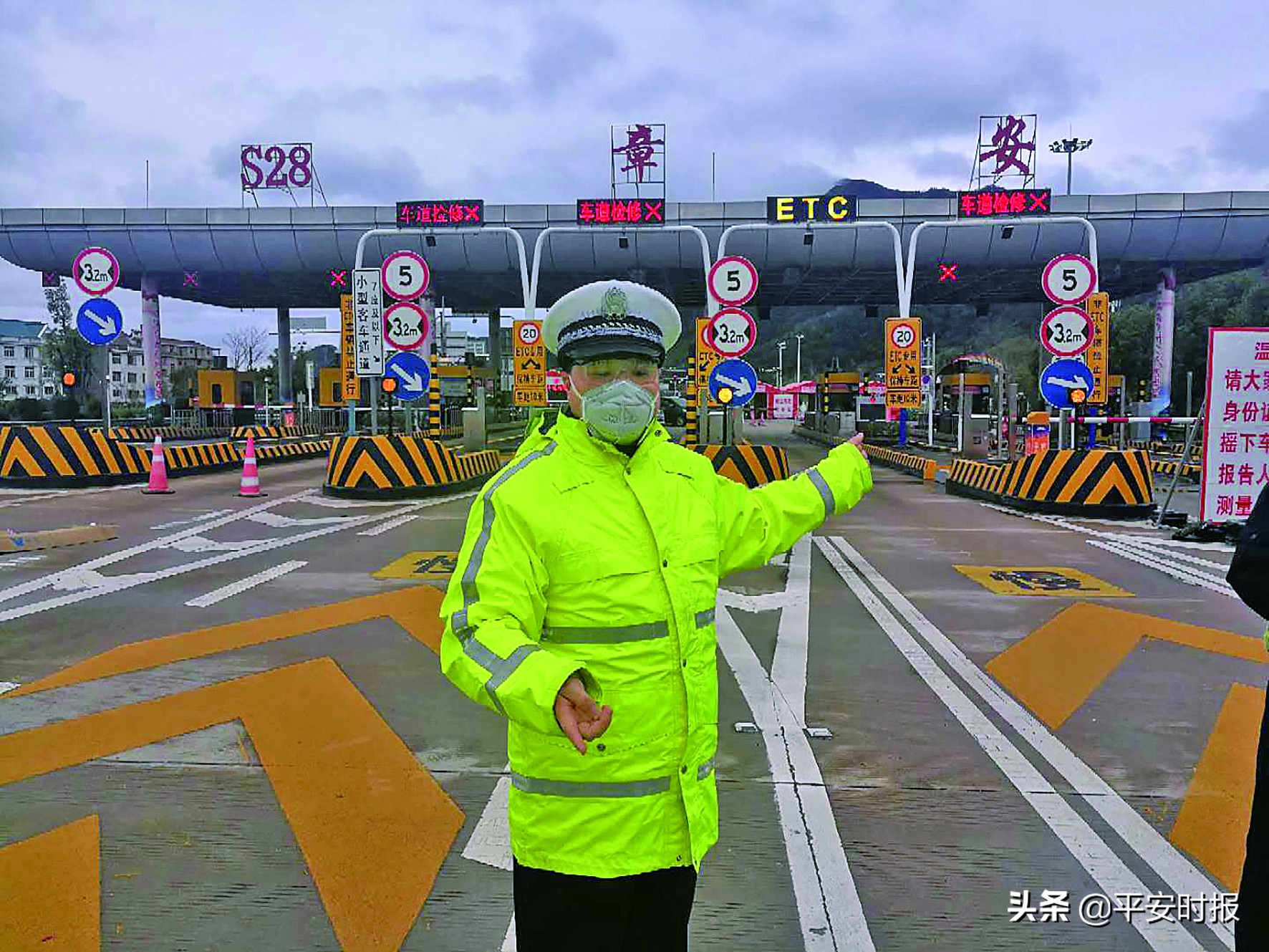 手臂裹着纱布值守的“最美交警”