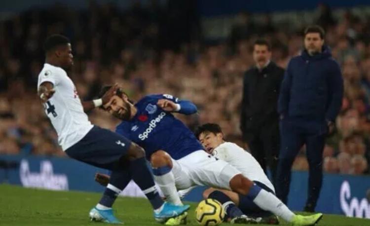 拉姆塞断脚视频,拉姆塞断脚