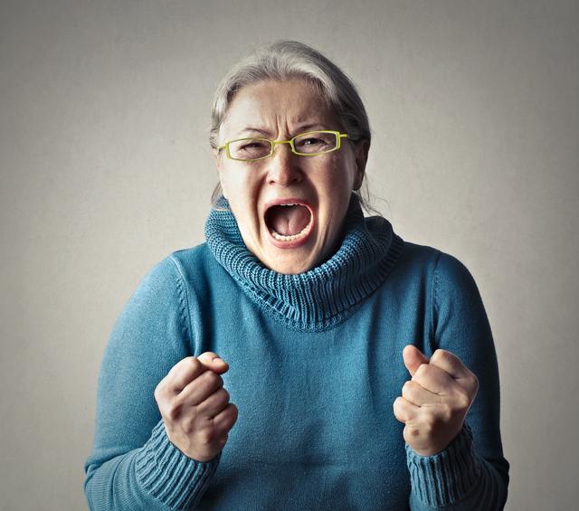 26岁名牌大学毕业，婚后伺候婆婆2年，大年初一老公一巴掌抡醒我