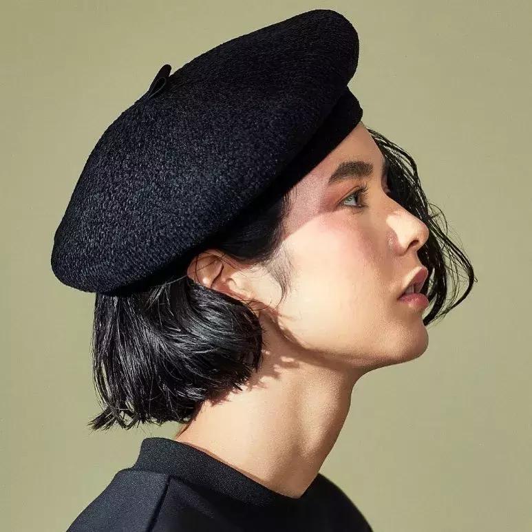 帽子围巾一体的戴起来很暖和,帽子围巾好时髦