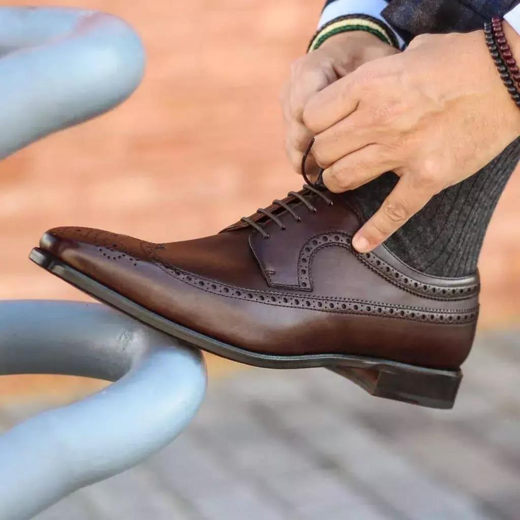 脚大不穿尖头皮鞋,脚大不怕鞋松