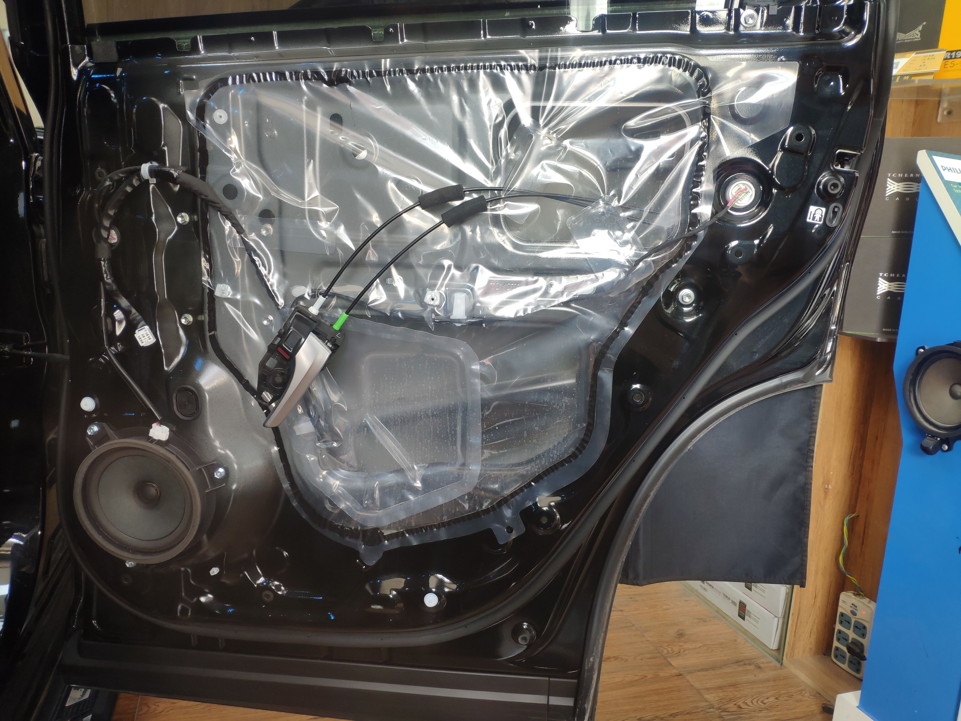 丰田汉兰达音响坏了,汉兰达2.5l双擎四驱尊贵版音响