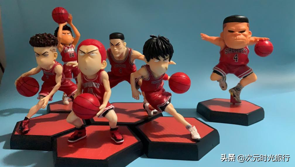 动漫杂志《周刊少年JUMP》的热血连载推动扭蛋机和手办世界的形成