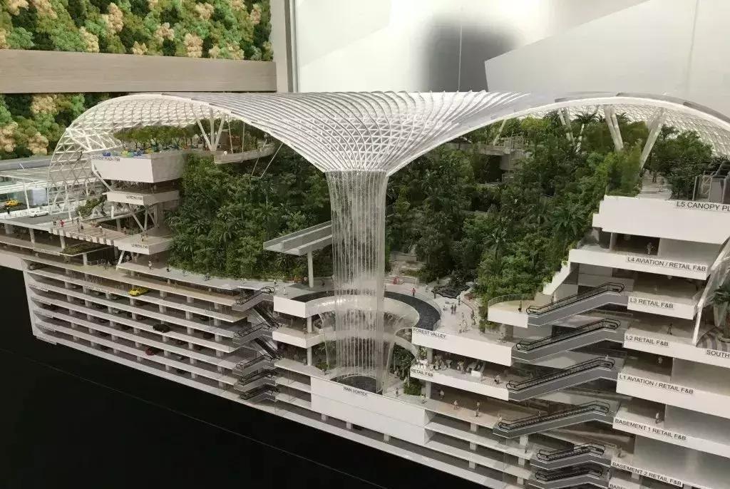 耗资85亿，把瀑布、热带雨林搬进机场！樟宜机场终于要开放了