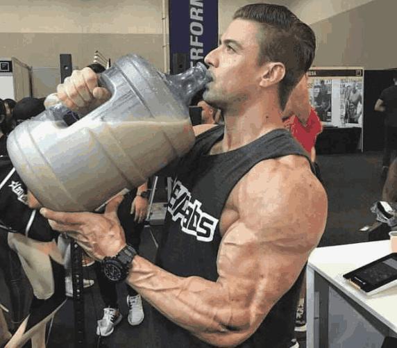 瘦子健身该喝蛋白粉还是增肌粉,健身每日摄入不够可以喝增肌粉吗