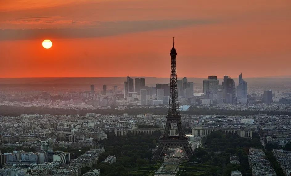 奔驰女车主事件反映出哪些问题,奔驰女车主事件告诉我们的道理