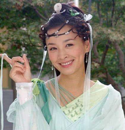 一家七口挤两个卧室,一家7口挤在一个大房子里