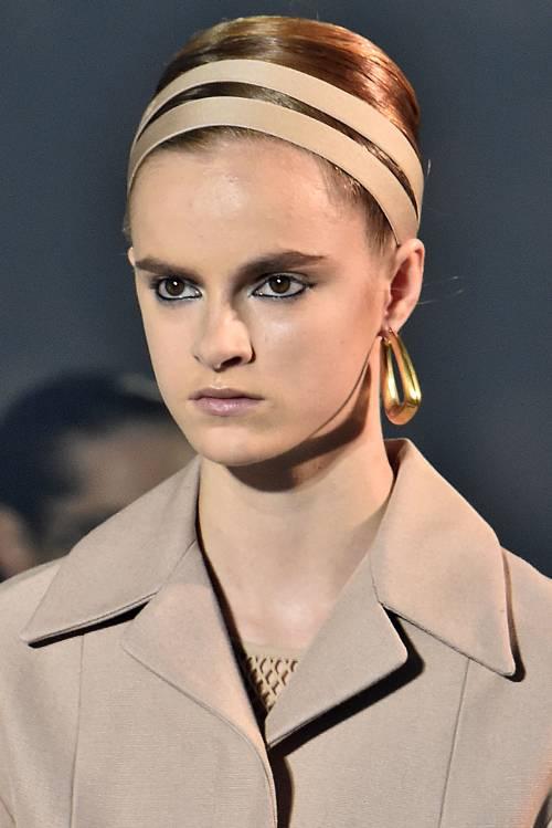 趋势|发带绑一绑，让新的一年从头开始美