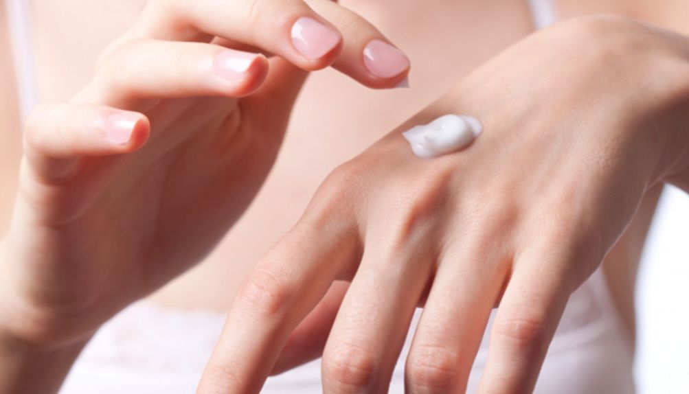 屈臣氏护手霜滋润补水透明精华,屈臣氏适合女生夏天的护手霜