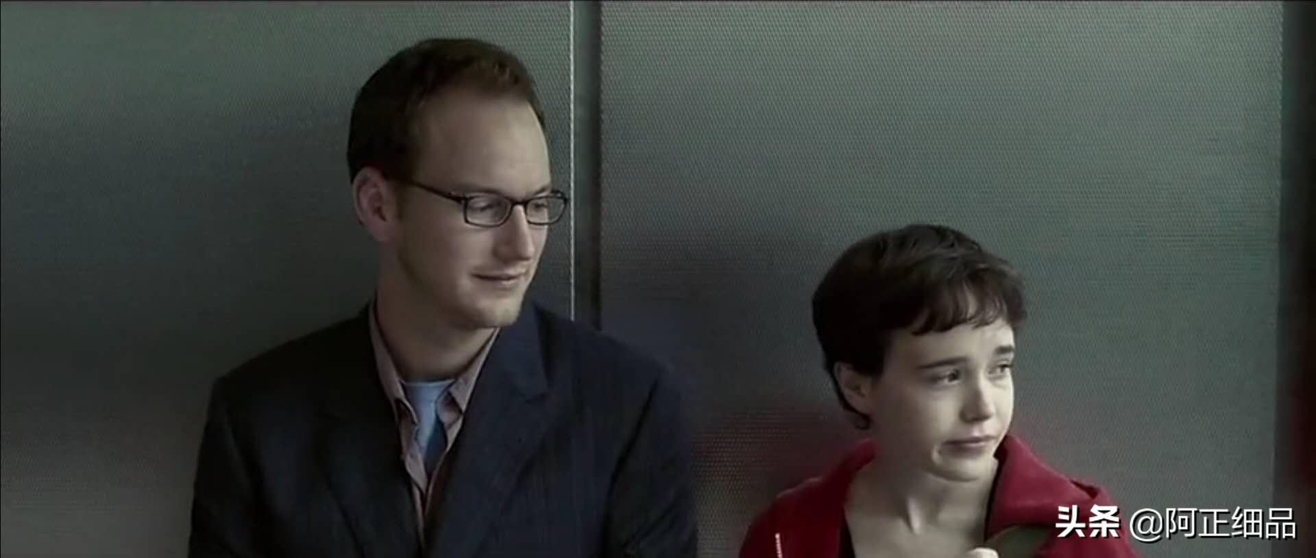 未成年少女约见网友中年大叔，拿手术刀挥向大叔*体下**