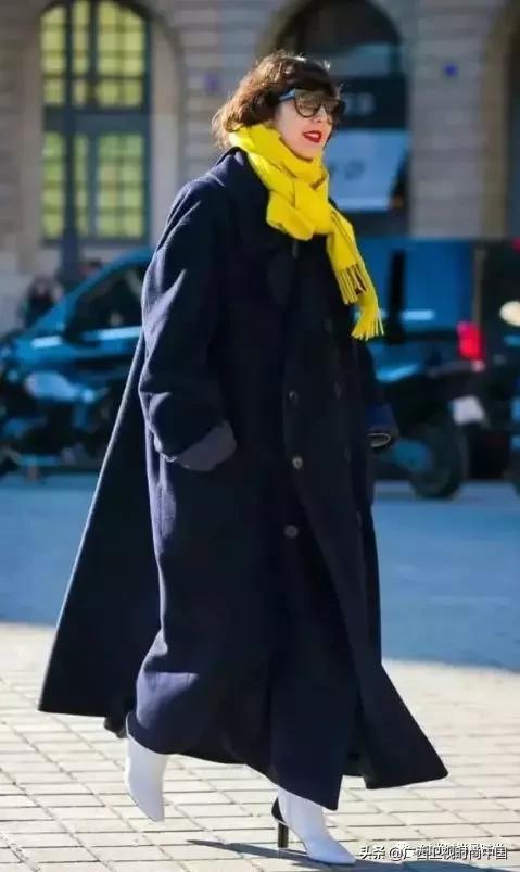 是时候让围巾来“盘活”你的整个衣柜了