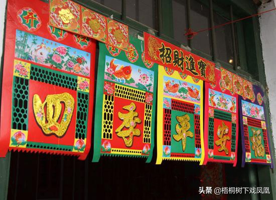 过年入户门挂钱的讲究,过年门口挂钱讲究