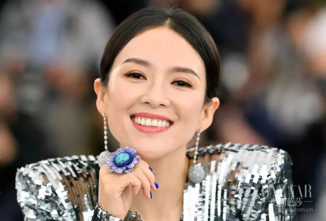 章子怡最惊艳的穿着,章子怡一个眼神霸气全开