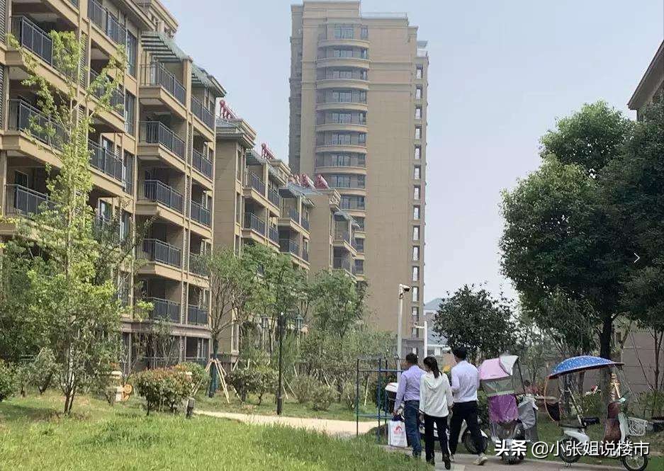 开发商突然降价出售车位,二手房挂牌降价