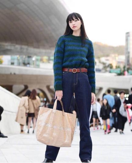 韩流风又起来了，短款夹克+卷边牛仔裤，帅气得不行，第5套更好看