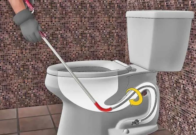 上厕所马桶堵了，师傅亲授抽水马桶堵塞疏通窍门，远离“爆缸”