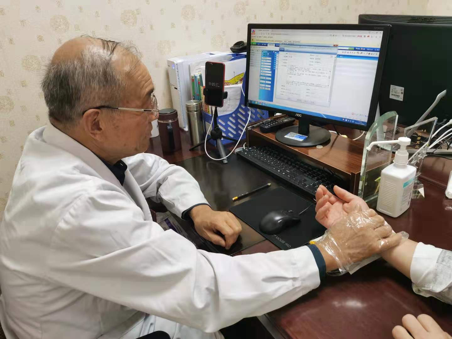 前列腺炎检查结果严重症状少,男士尿常规检查出慢性前列腺炎