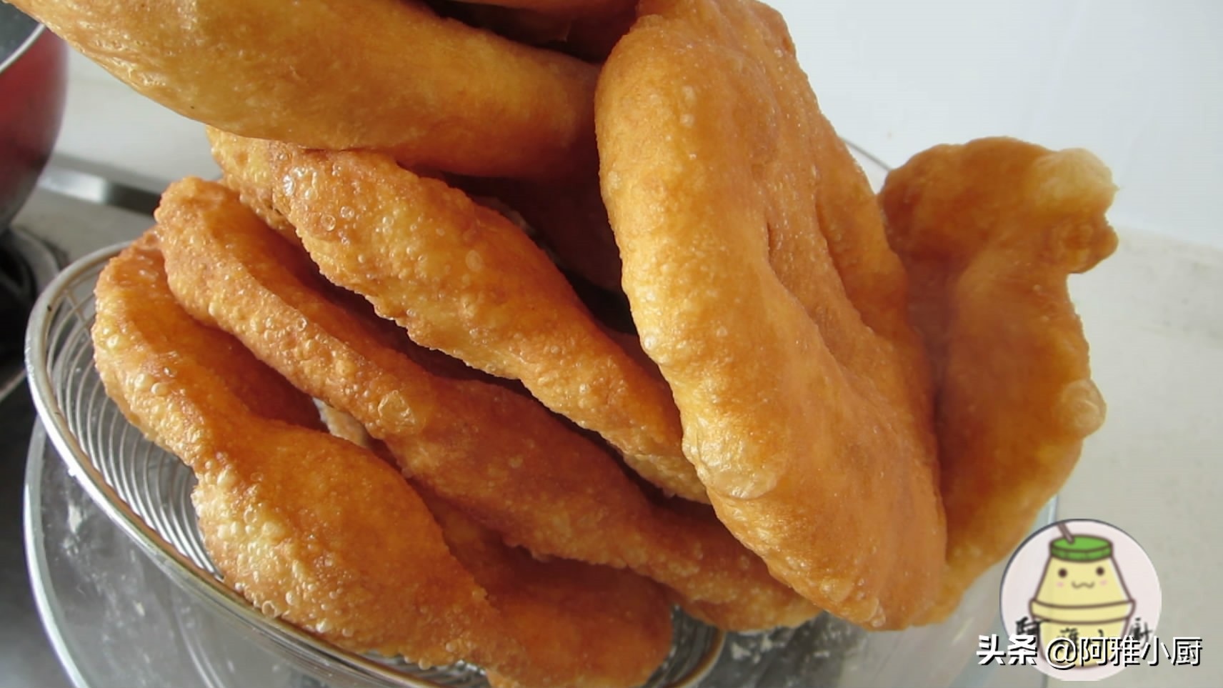 一个鸡蛋两碗面粉做法窍门,2个鸡蛋1碗面粉教你做轻薄酥脆