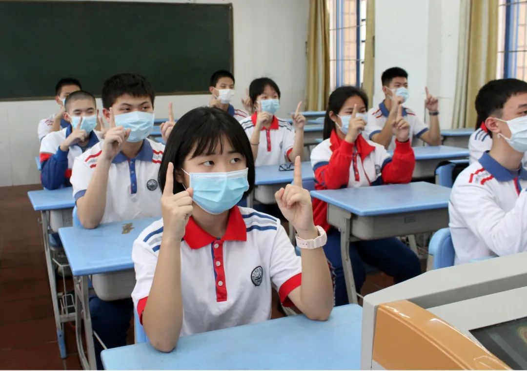 现场直击开学的视频,直击全国多地中小学开学