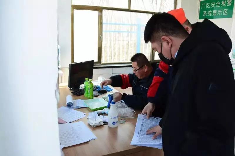 党委和政府在抗击疫情中的作为,防控疫情担当作为方面