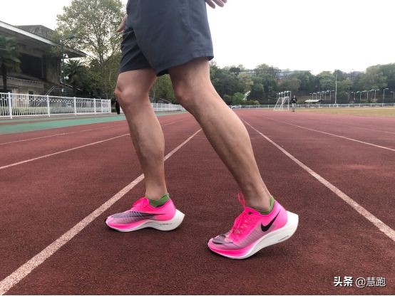 碳板科技跑鞋好处,碳板跑鞋推动力超强跑鞋推荐