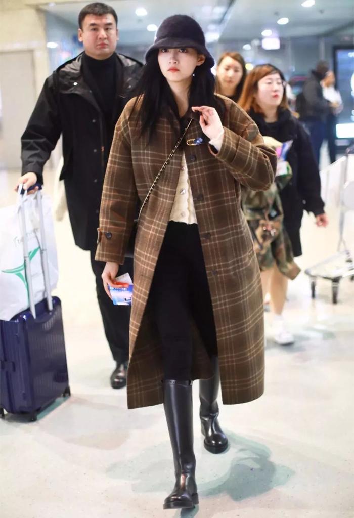 杨幂特别火袜子鞋,杨幂同款烟筒靴鞋子搭配