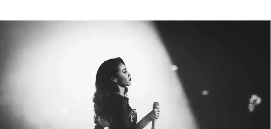 蔡依林的18年老粉儿,蔡依林一身红蓝