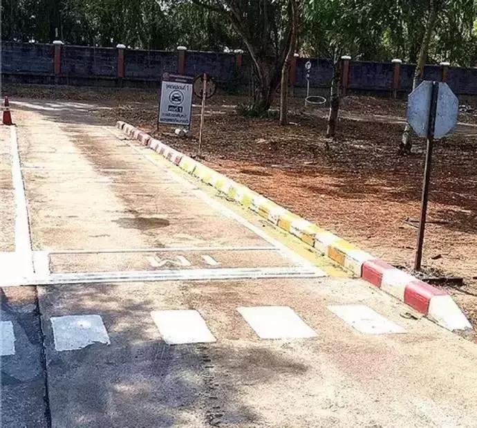 中国周边藏着三个驾照超容易拿的国家！只要3天，最便宜才40块？