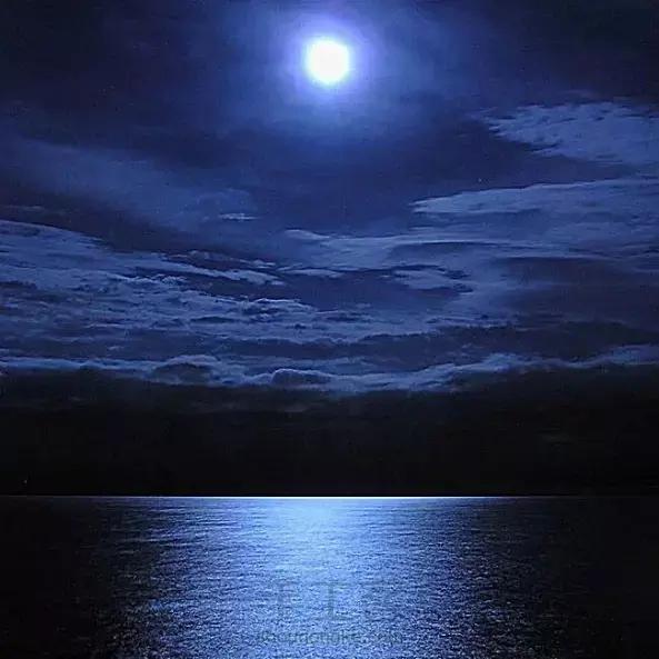 经典绝美的咏月古诗词,中秋咏月古诗词四句四言