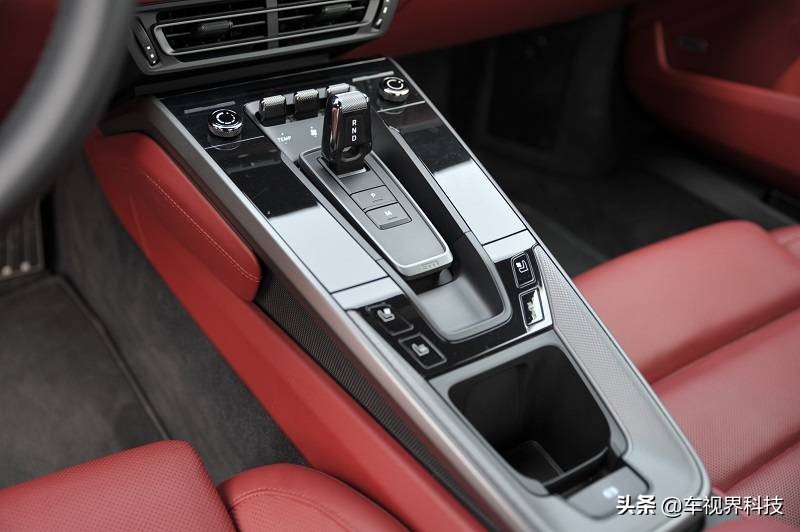 黑科技加持，亮点太多！实拍全新保时捷911