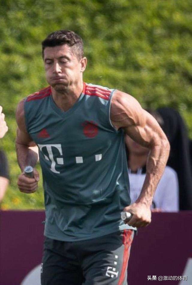 莱万是世界最强前锋吗,莱万波兰第一人