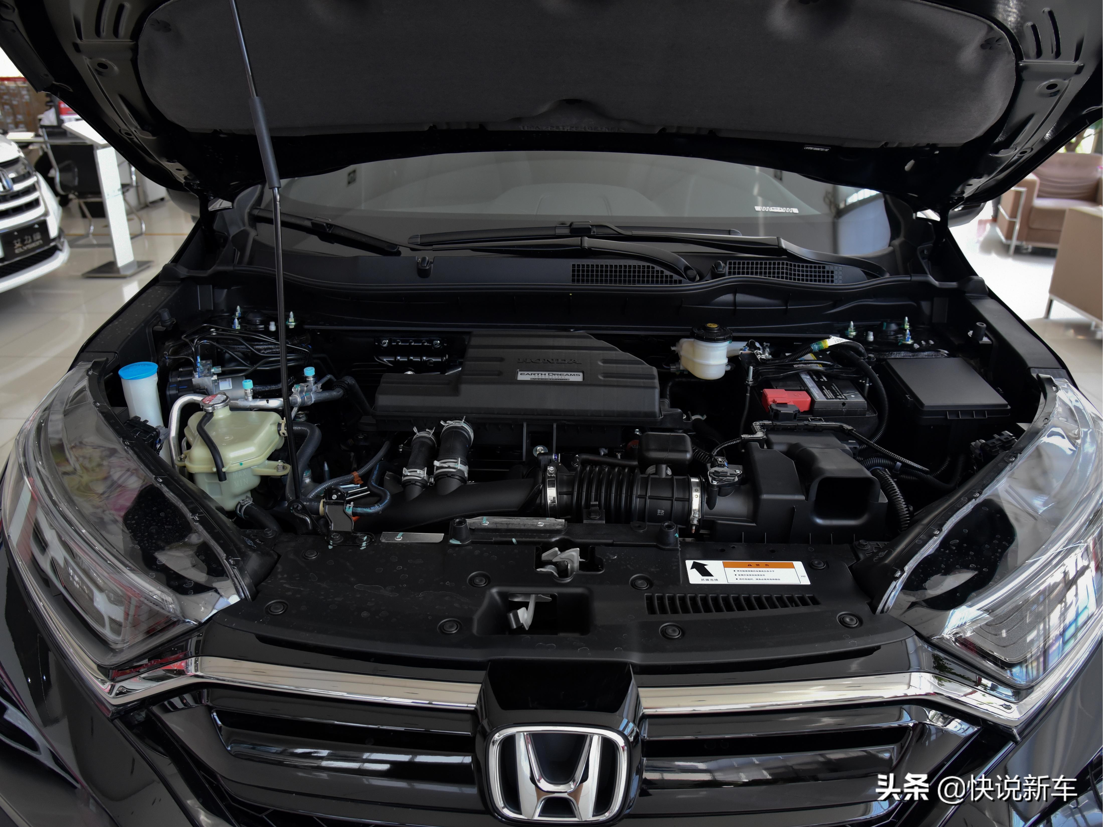 本田cr-v油耗一公里多少钱,四驱新款本田crv空间设计有所改善