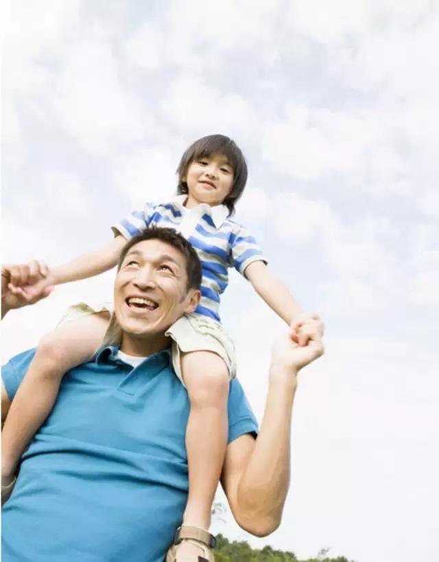 家长一旦发现孩子有早熟症状,家长发现孩子早熟必须及时干预