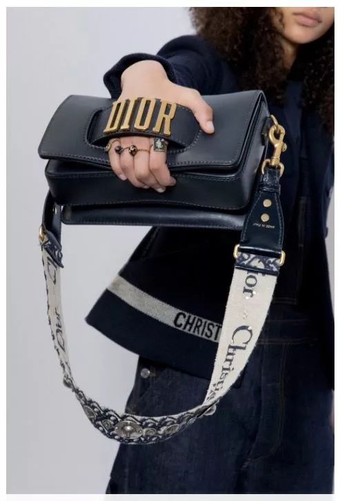 万元包包褪色，LV称中国水土问题！原来奢侈品都是一次*用品性**？