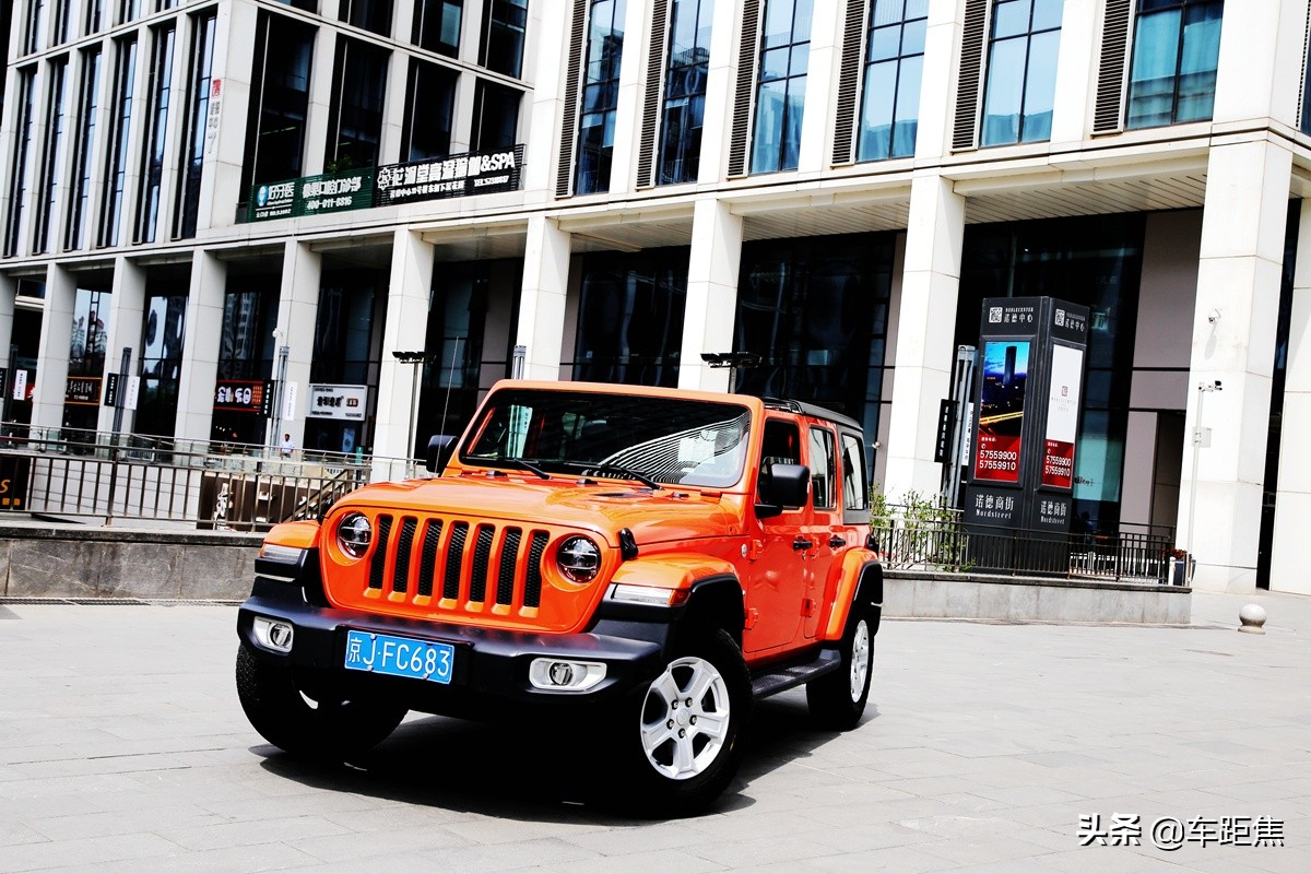 感受牧马人第一视角,牧马人沉浸式体验白色内饰