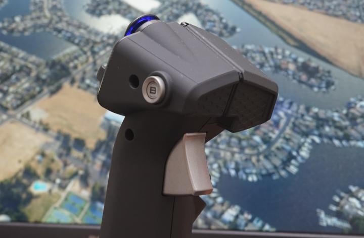 罗技x56飞行摇杆怎么用,罗技x56飞行摇杆