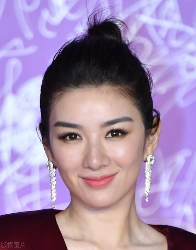 赵薇事件后谁红起来了,关于赵薇的现实情况