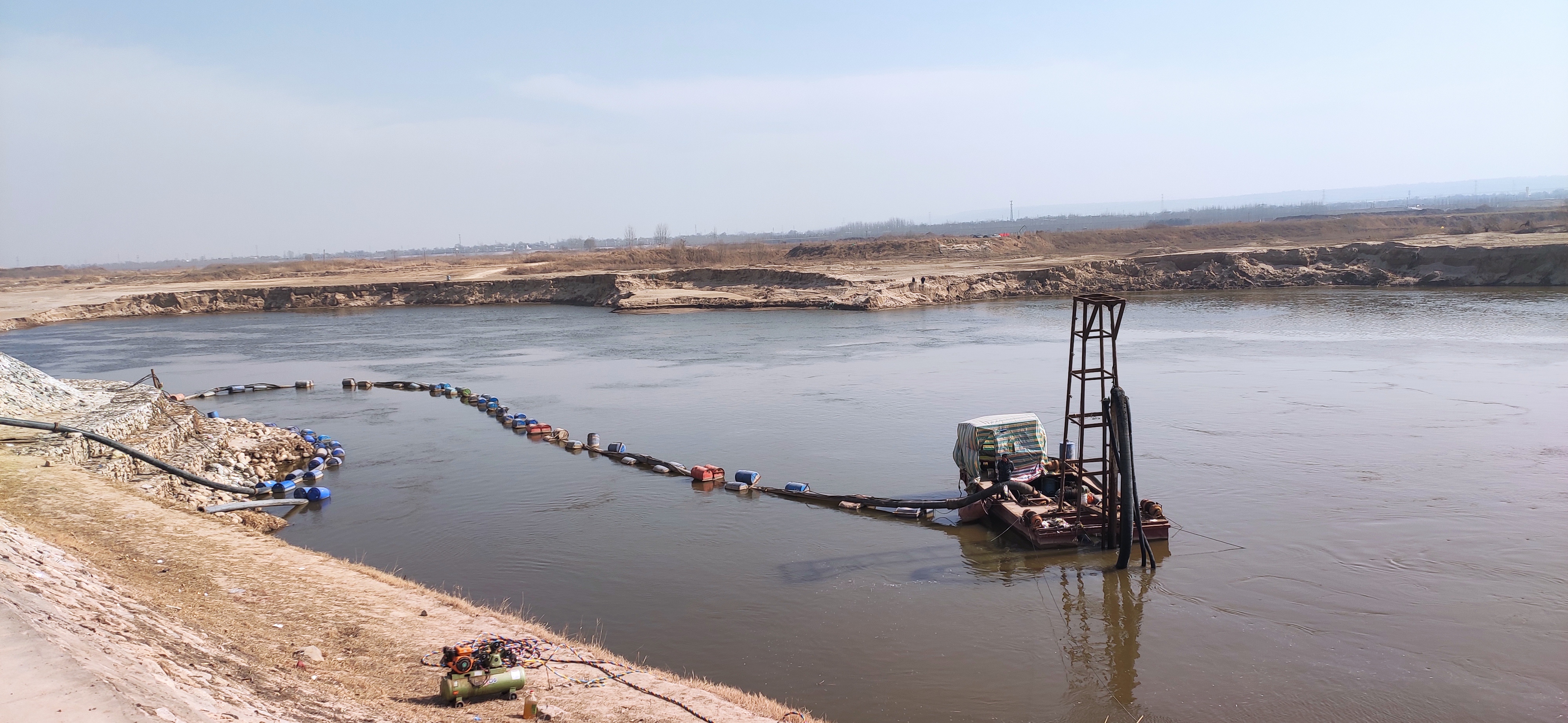 「长安札记」渭河临潼段正成为盗砂者的“掘金天堂”