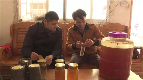 深晚关注｜这个贫困村居然开起洗车店？还建四合院、加工厂？原来是……