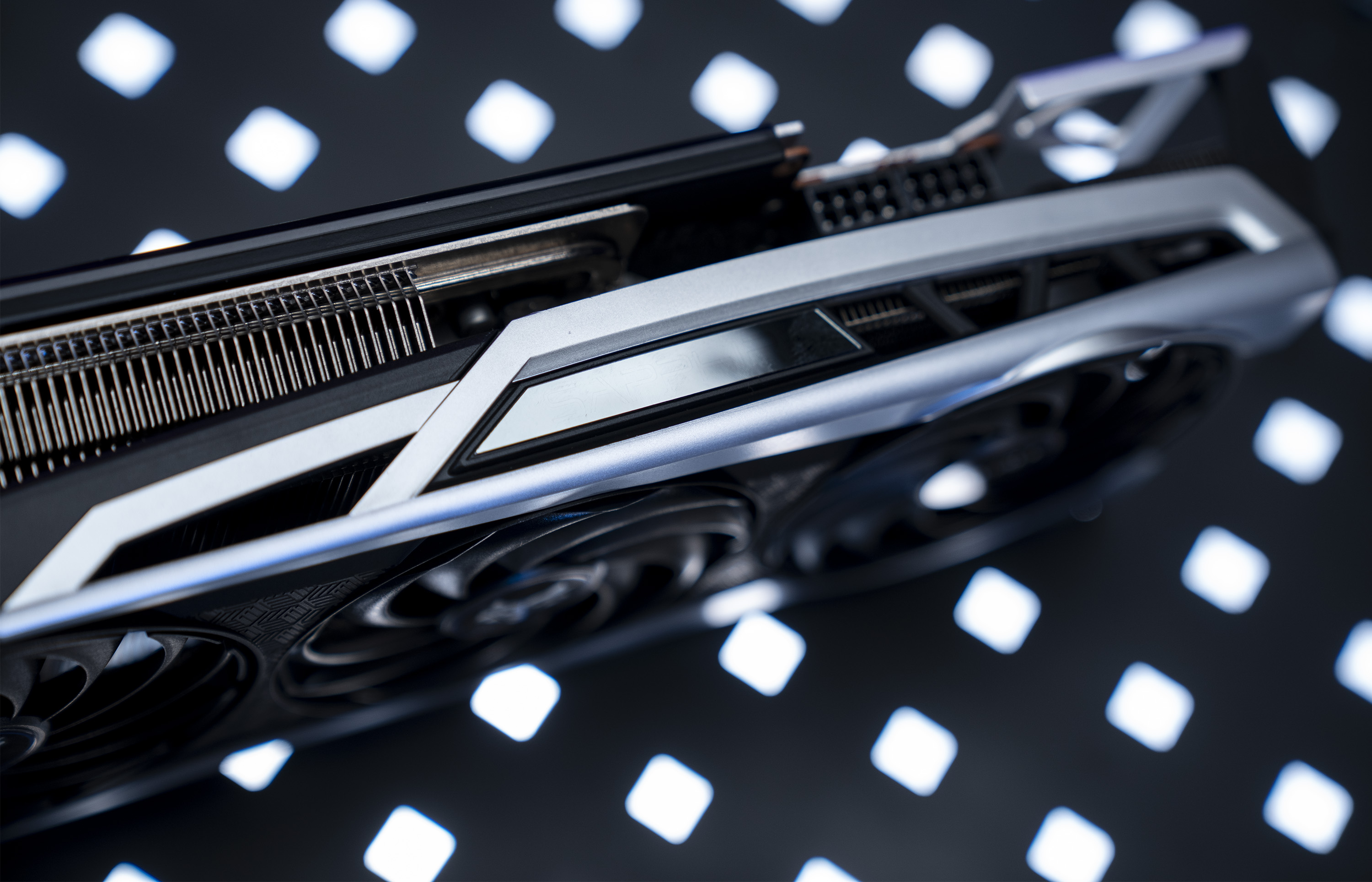 蓝宝石rx7900超白金,蓝宝石rx6800公版测试