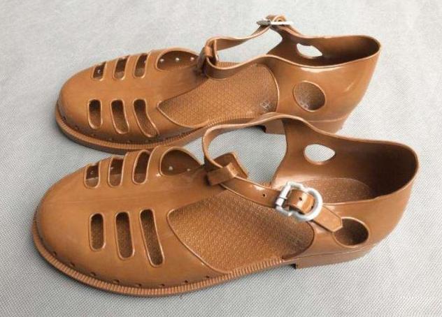 aj鞋子历史介绍,70年代前的科幻aj鞋子