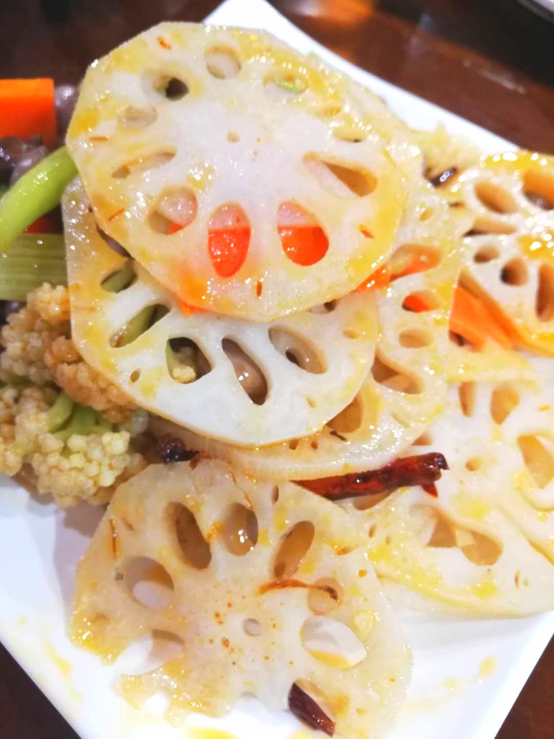 郑州十里铺街，来自于济源的知名炒鸡光光酱，味道果然可带劲儿啊