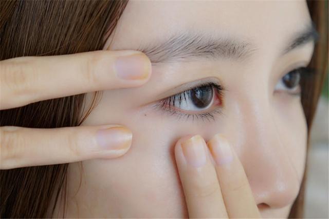 25岁眼角有皱纹用什么眼霜,下眼角有皱纹用什么眼霜