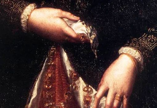 珍珠当牙签，红宝石镶圣经，还是Gucci和香奈儿的灵感缪斯