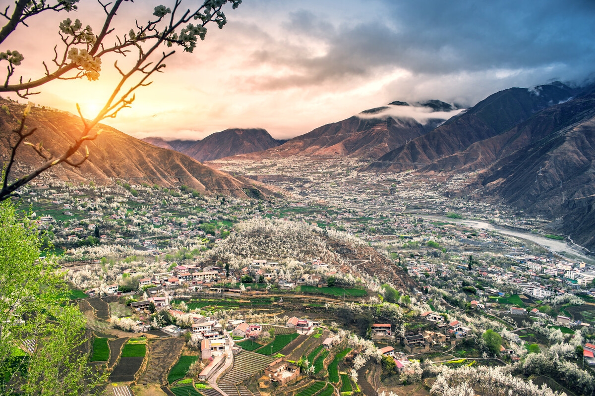 春季自驾游最美路线推荐,春季适合自驾游路线推荐