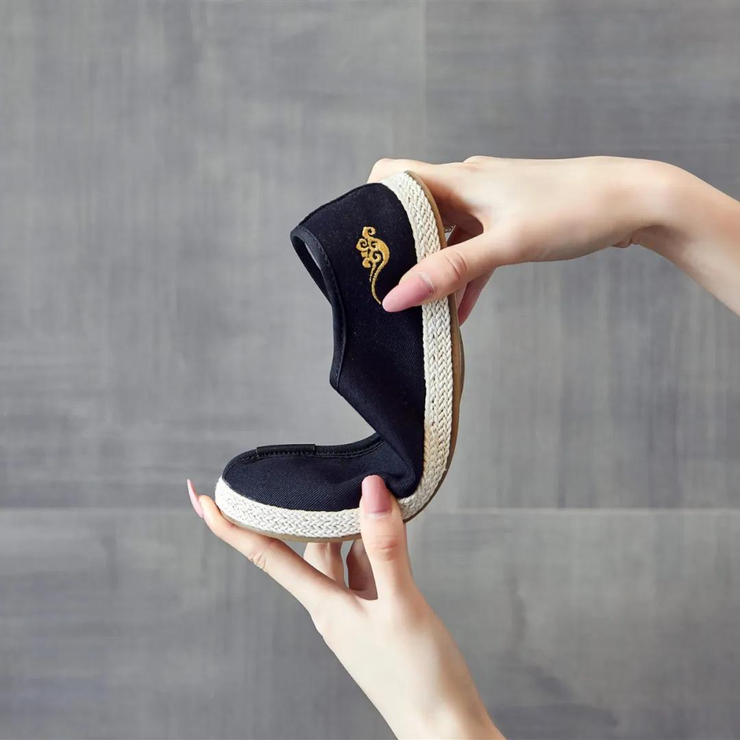 老北京布鞋穿起来真舒服,中国人穿的老布鞋