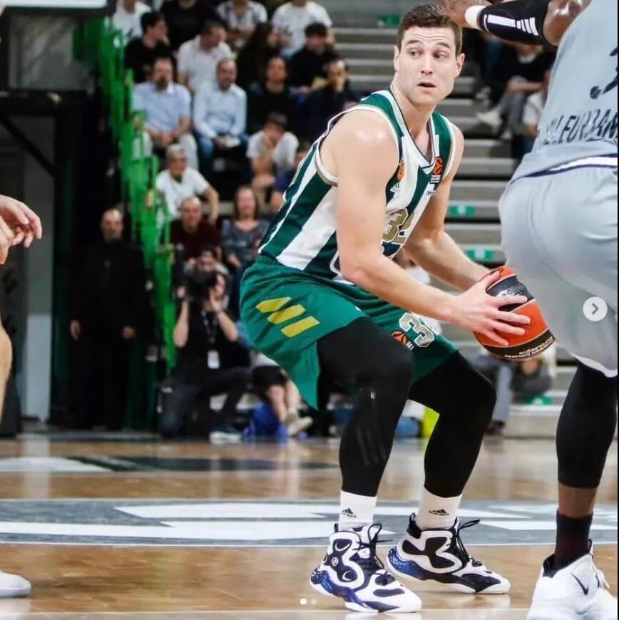 cba赛场再现争议一幕,cba赛场上用过的篮球值钱吗