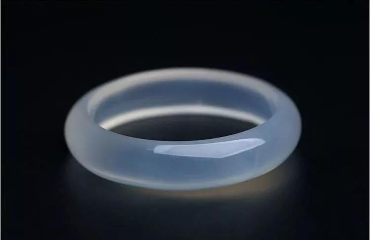 玉镯养人,可以养人的玉镯