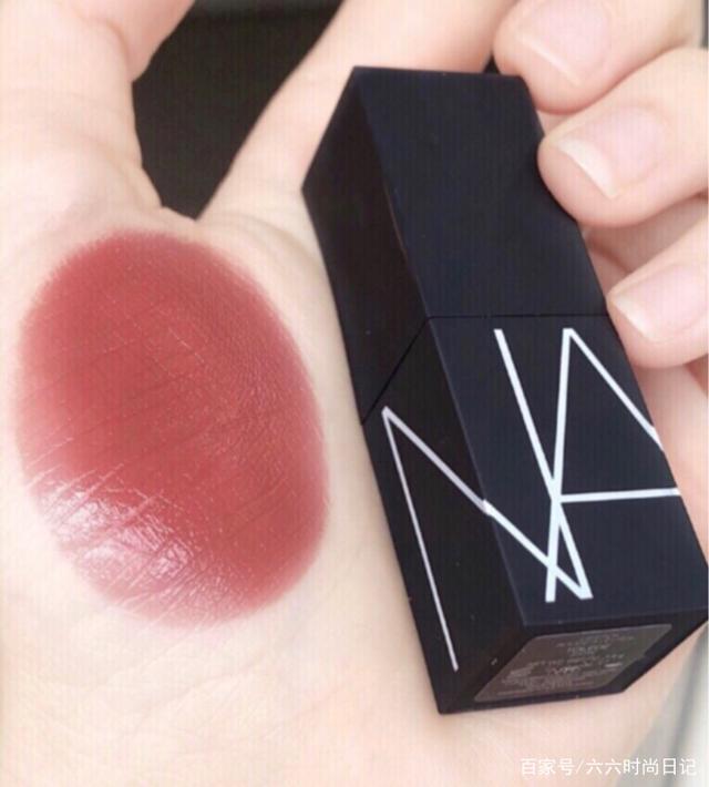 香奈儿黄皮显白显嫩色号口红,适合黄皮的香奈儿口红色号4202